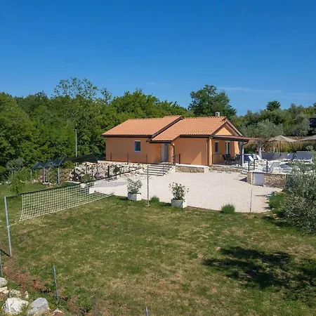 Pendolina בית נופש אומאג