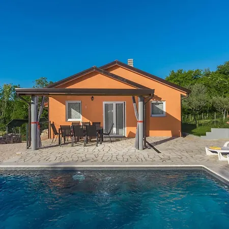 Pendolina בית נופש אומאג