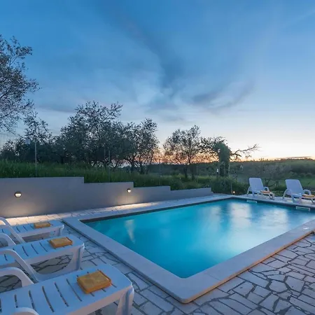 Pendolina בית נופש אומאג